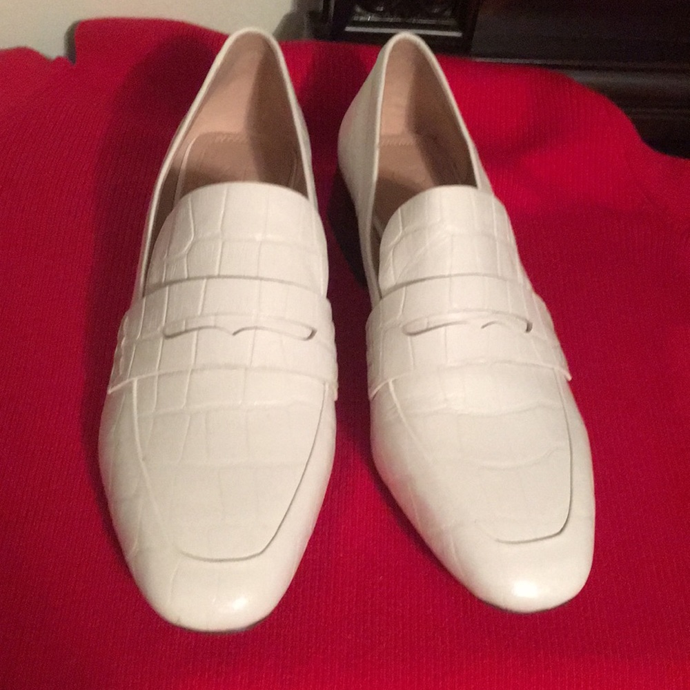 A. D. Crocodile leather Loafers